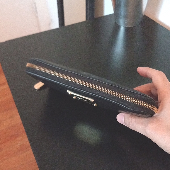 Michael Kors wallet - Picture 7 of 15